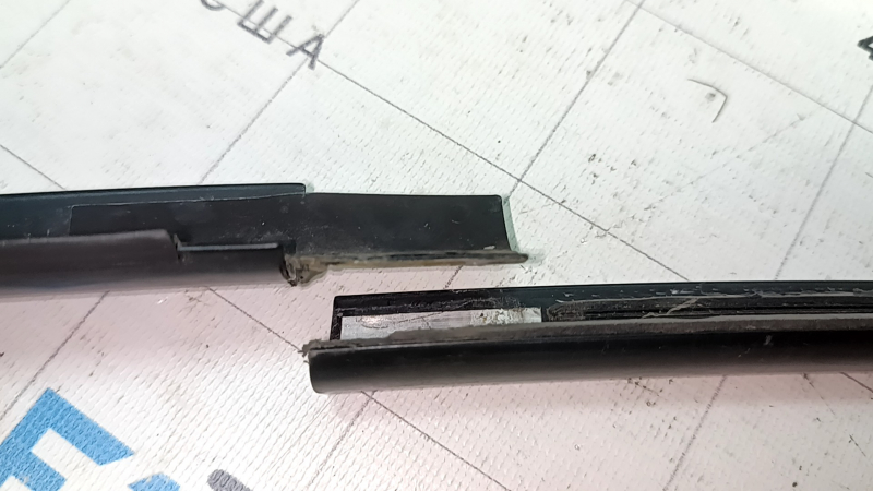 Left side body molding for BMW 3 F30 12-18 black, broken fasteners, second part peeled off, scratches, chip