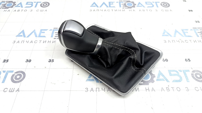 Automatic transmission knob with shifter cover for VW Jetta 22-26, black leather, backlit, scratches, crack