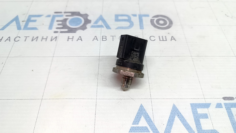 Fuel pressure sensor Porsche Macan 17-21 2.0T on the rail