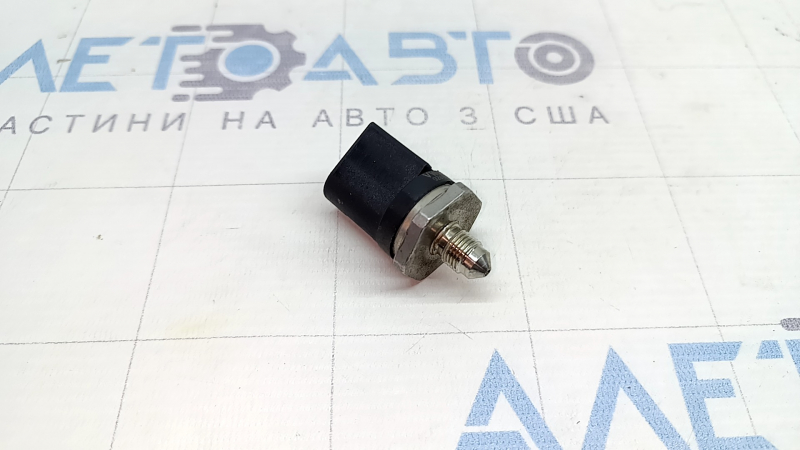 Fuel pressure sensor Porsche Macan 17-21 2.0T on the rail
