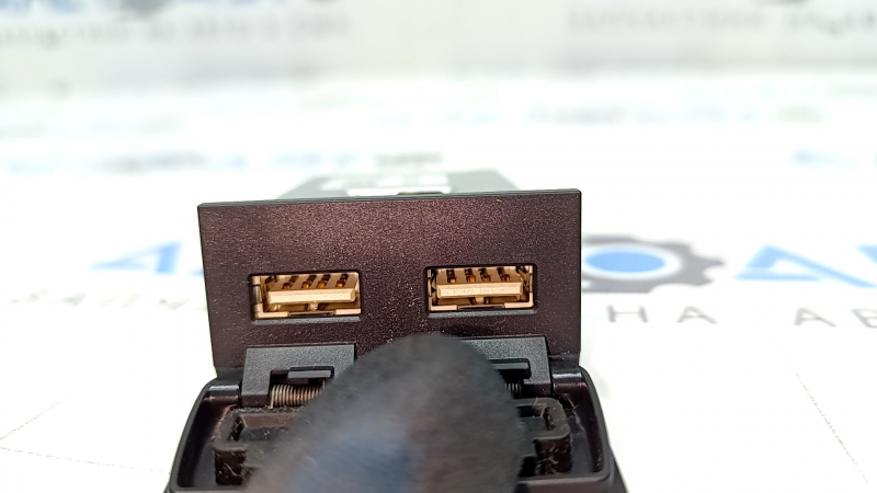 The USB Hub AUX for the Toyota Prius 50 16-22 has a broken mount.
