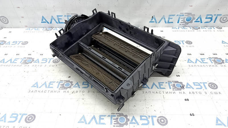 The heater housing is bare, the upper part of a Ford Escape MK4 20-26, without an actuator, the mount is broken.