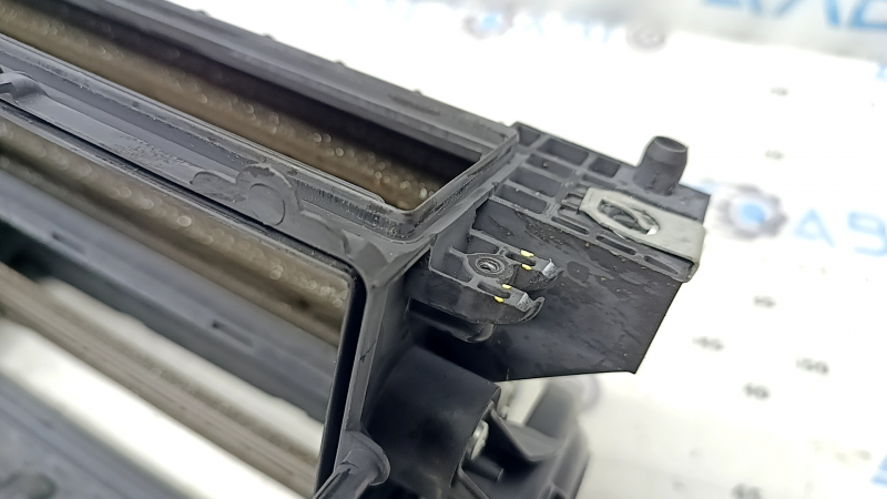 The heater housing is bare, the upper part of a Ford Escape MK4 20-26, without an actuator, the mount is broken.