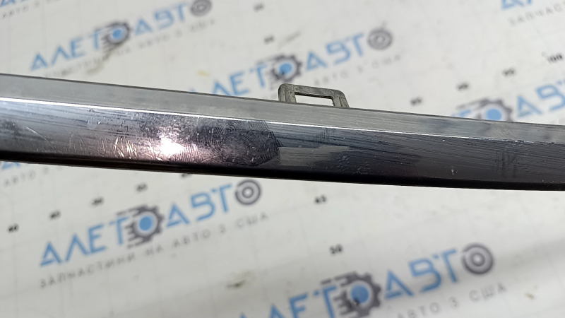 Upper center front bumper molding for Toyota Venza 21-24, chrome, scratches, chip