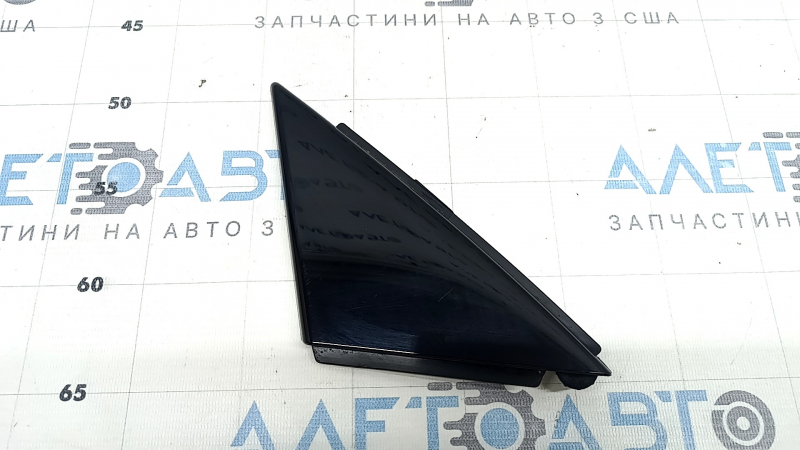 Audi Q5 80A 18-24 black gloss, scratches, outer door corner molding, front right