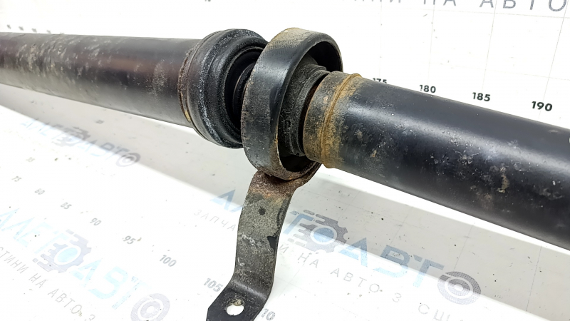 The driveshaft of the Audi A4 B9 17-25 has microcracks on the suspension, rusty