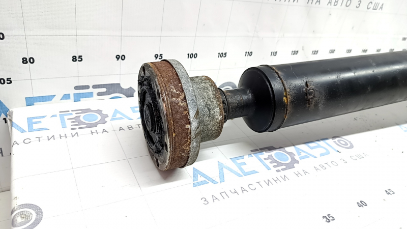 The driveshaft of the Audi A4 B9 17-25 has microcracks on the suspension, rusty