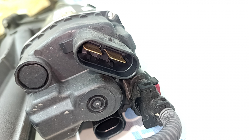 The steering rack of the Audi A5 F5 17-24 electric without rods, the connector is broken