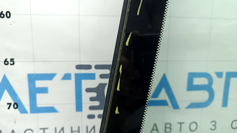 Mazda 3 19-23 windshield with camera and rain sensor, Japan built, air vents along the edge, chips, scratches