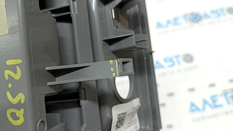Audi Q5 80A 18-24 rear center console trim, gray, with lower trim for USB Hub, crack in mount, scratches