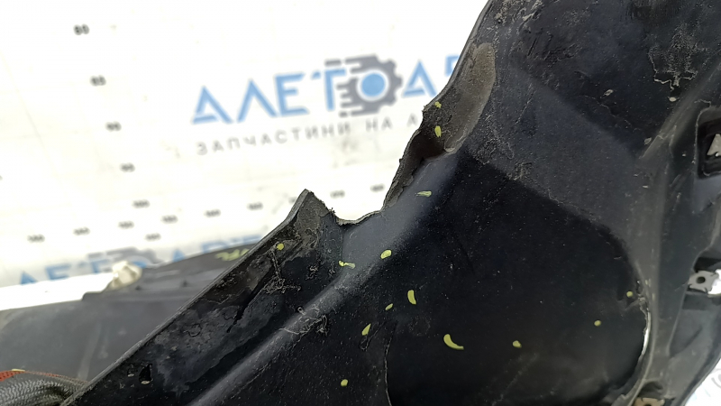 Front left fender liner, front part of Audi A4 B9 17-25, cracks, broken mount