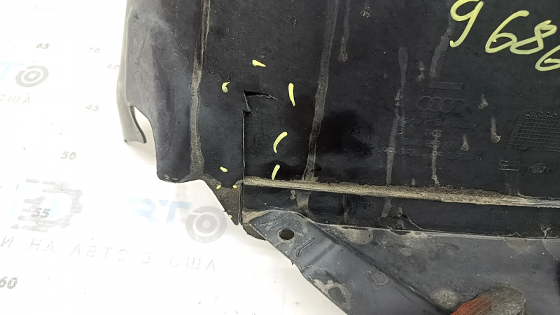Front left fender liner, front part of Audi A4 B9 17-25, cracks, broken mount