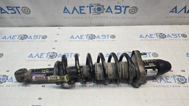 Rusty rear right shock absorber assembly for a Jeep Patriot 11-14.