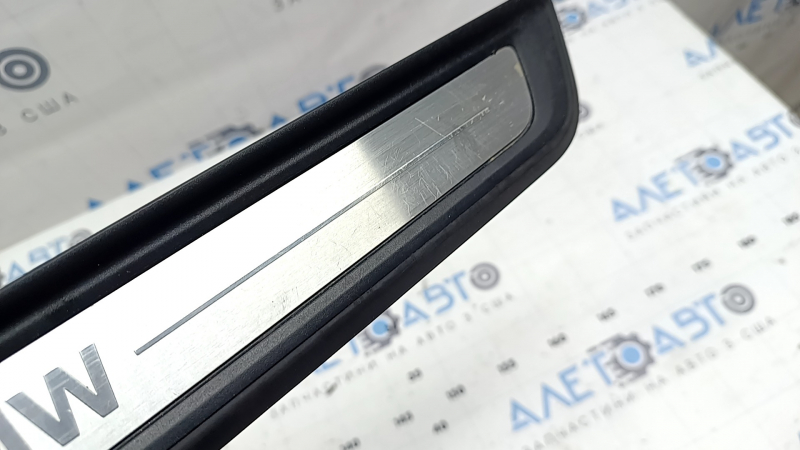 Front left outer door sill trim for BMW 3 G20 19-26, chrome, BMW lettering, scratches