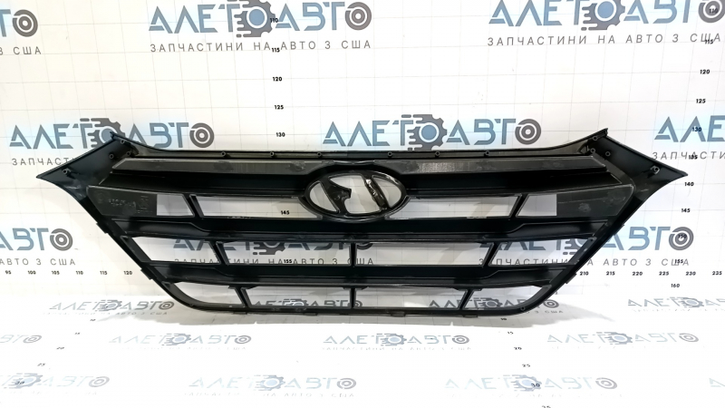 Black radiator grille assembly for the 2016-2018 Hyundai Tucson