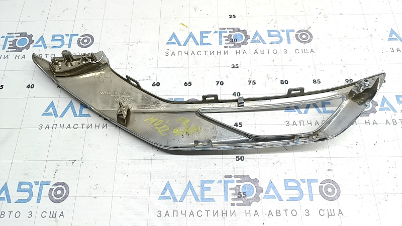 Front bumper molding, chrome, lower right, Mitsubishi Outlander 22-26, chrome, under fog lights, chips