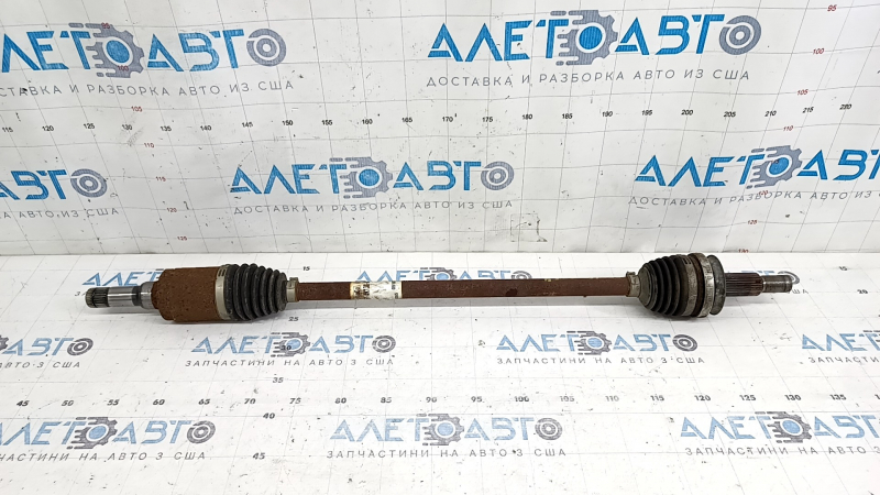The rear right half shaft of a Ford Escape MK4 20-26 is rusty and has stripped threads.
