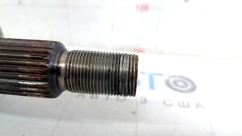 The rear right half shaft of a Ford Escape MK4 20-26 is rusty and has stripped threads.