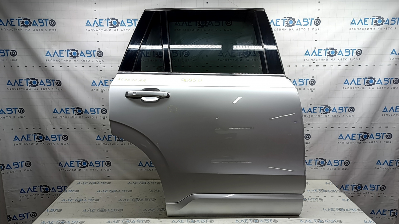 Volvo XC90 16-26 keyless rear right door assembly, tinted, silver 711, with a bumper