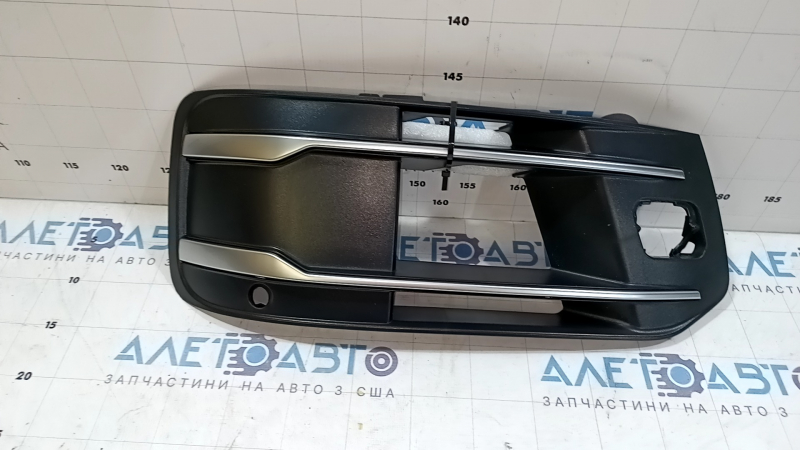 Right front bumper grille for Audi Q7 16-19, chrome, with parking sensors and no radar