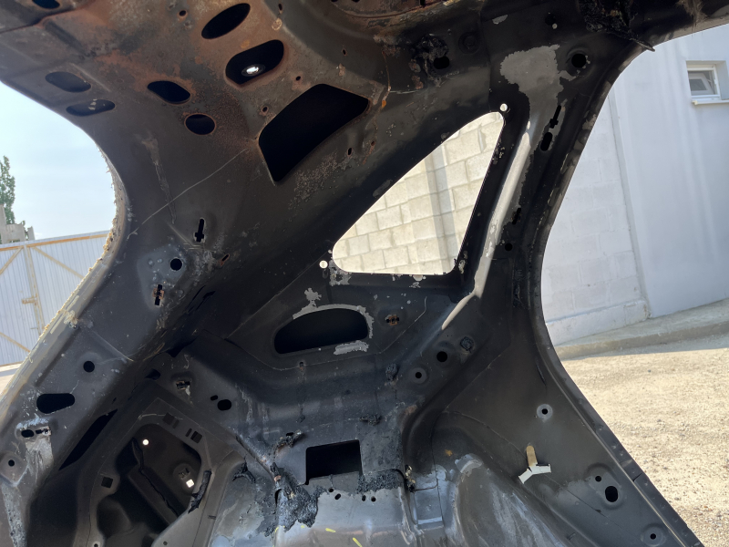 Quarter wing rear left Ford Escape MK4 20-26 on the body, graphite, dented, burnt