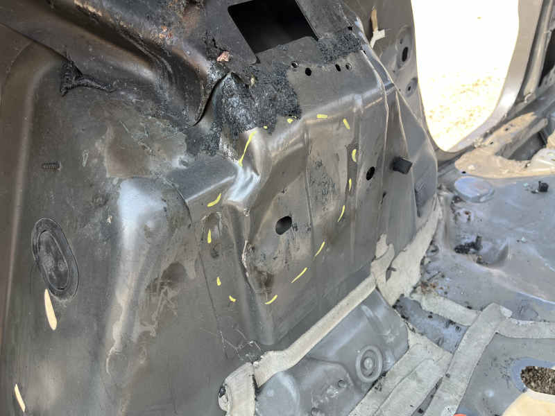 Quarter wing rear left Ford Escape MK4 20-26 on the body, graphite, dented, burnt