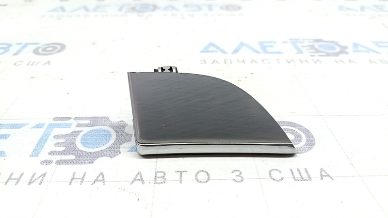 Volvo XC90 16-23 gray and chrome dash trim, scratches