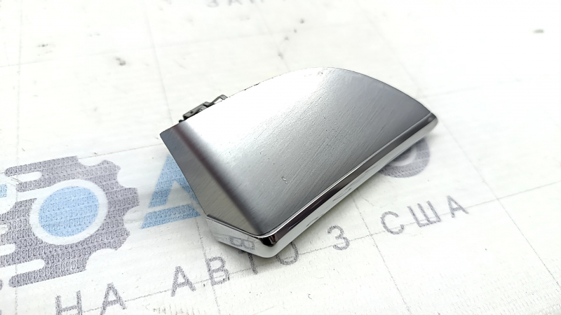 Volvo XC90 16-23 gray and chrome dash trim, scratches