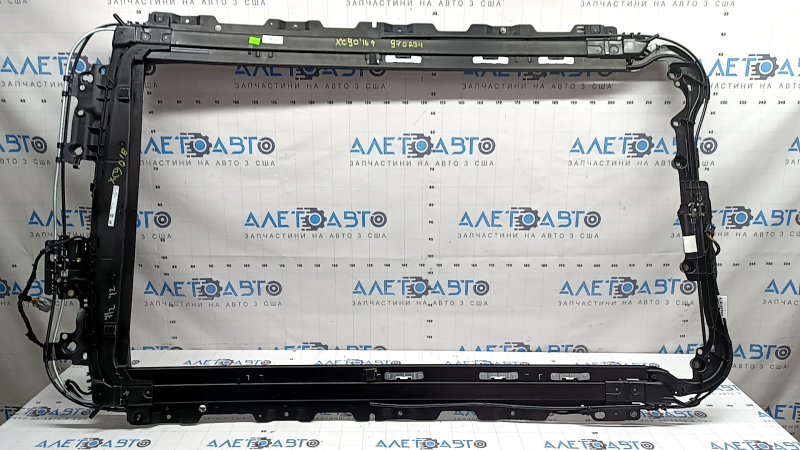 The hatch mechanism of the Volvo XC90 16-26 frame is cracked, fragments are missing