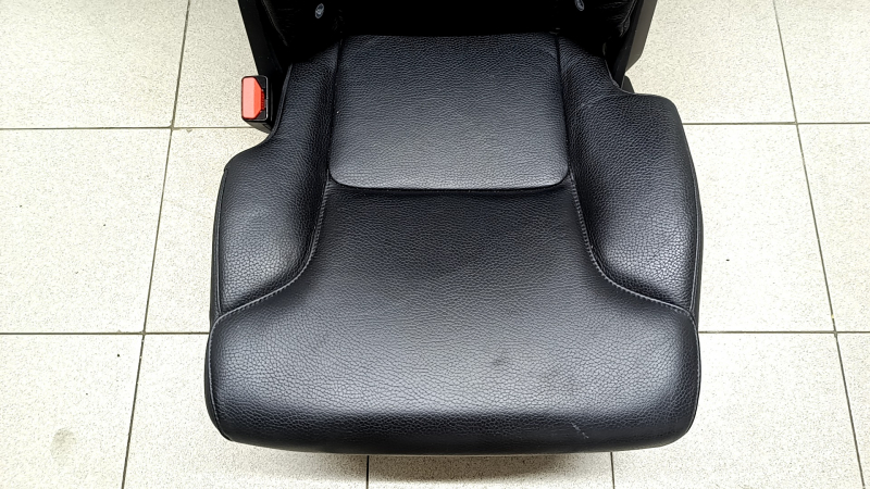 Rear seat left 2nd row Volvo XC90 16-22 black leather, for 2 rows, scratched
