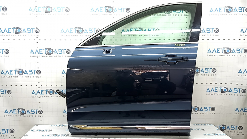 Front left door assembly Volvo XC60 18-26 Keyless, blue 723, bent molding, scratches on molding