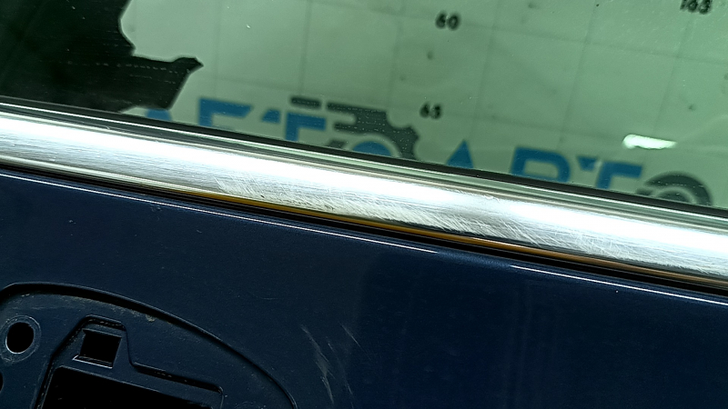 Front left door assembly Volvo XC60 18-26 Keyless, blue 723, bent molding, scratches on molding