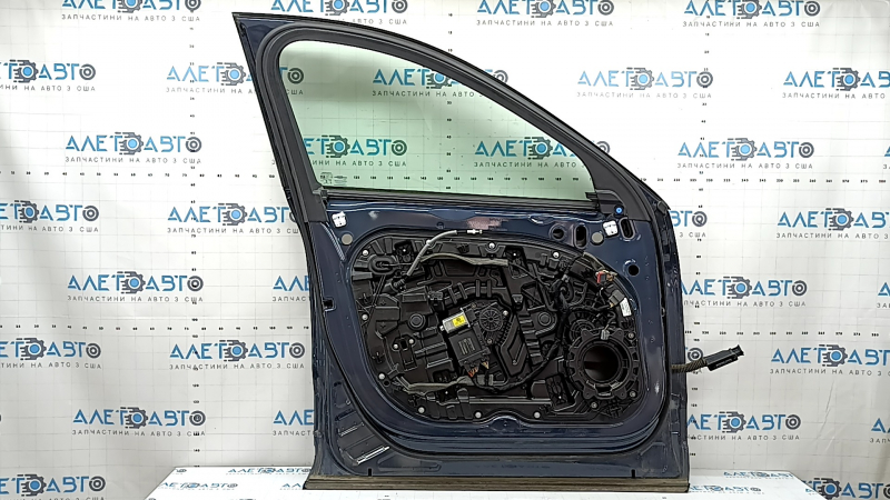 Front left door assembly Volvo XC60 18-26 Keyless, blue 723, bent molding, scratches on molding