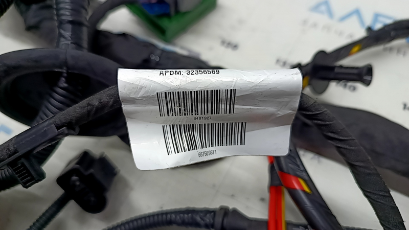 Volvo XC60 22-26 underhood wiring with fuse box and distributor