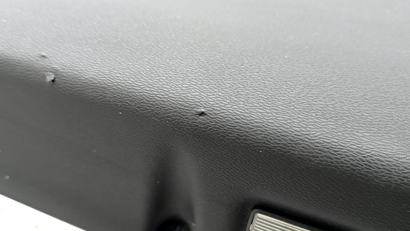 Black front left door panel for Volvo XC60 18-26, armrest and insert in brown Nappa leather, with Harman Kardon trim, tears, scratches, needs cleaning