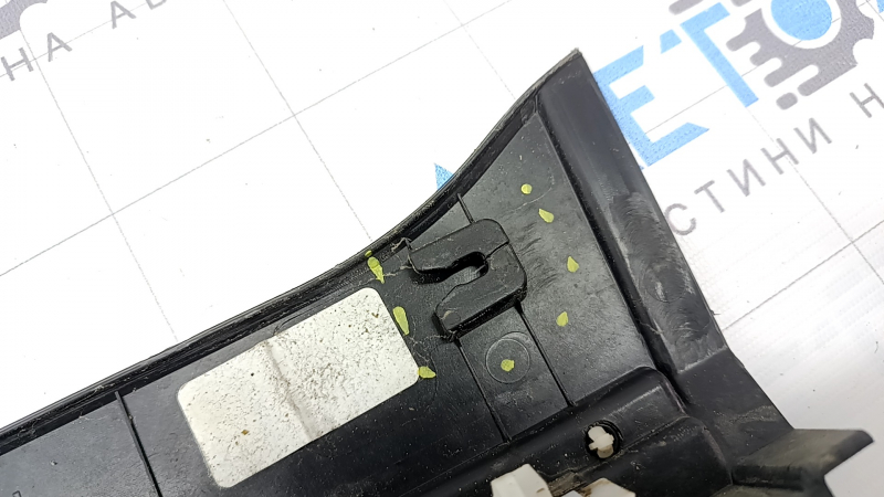 Left threshold for Kia Sportage 23-26, structure with seal and mudguard, worn seal, scratches, cracked mount