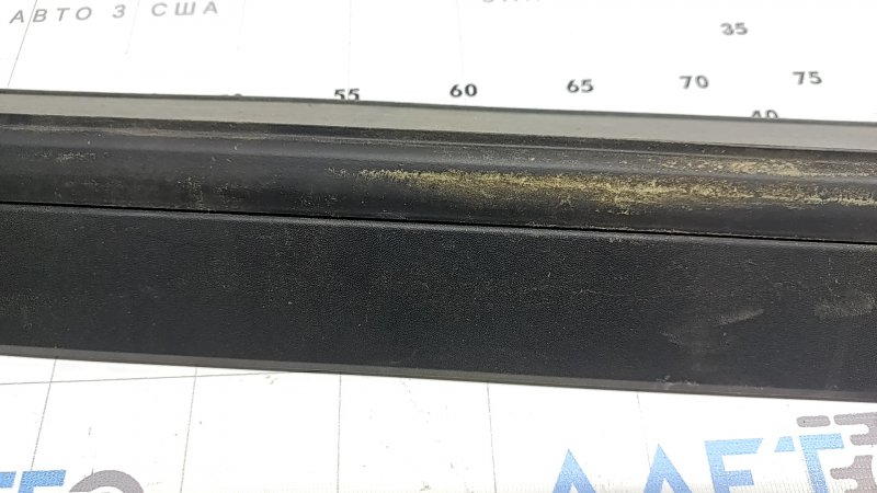 Left threshold for Kia Sportage 23-26, structure with seal and mudguard, worn seal, scratches, cracked mount