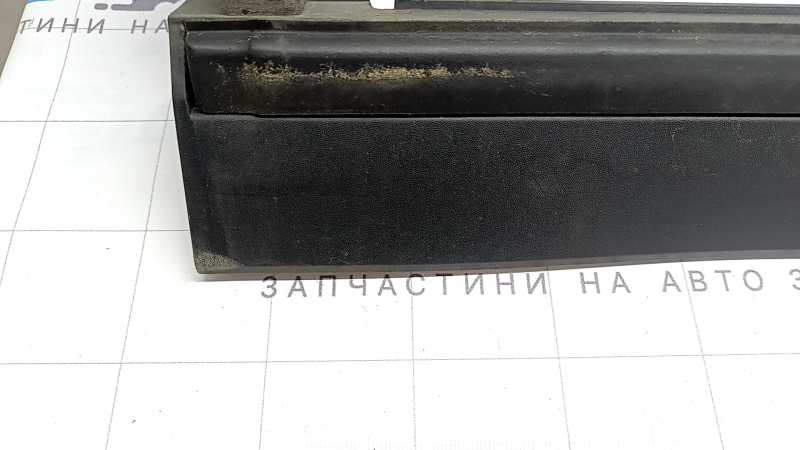 Left threshold for Kia Sportage 23-26, structure with seal and mudguard, worn seal, scratches, cracked mount