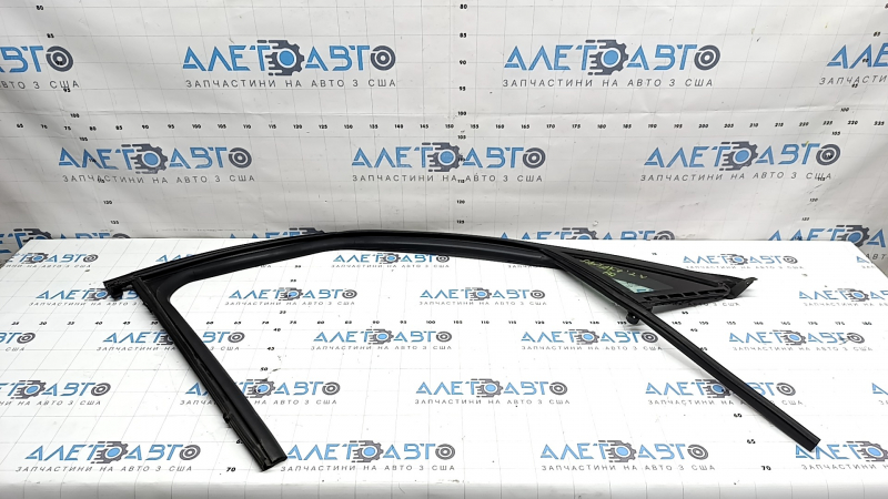 Triangle door glass with seal, front right, Hyundai Santa Fe 24-26