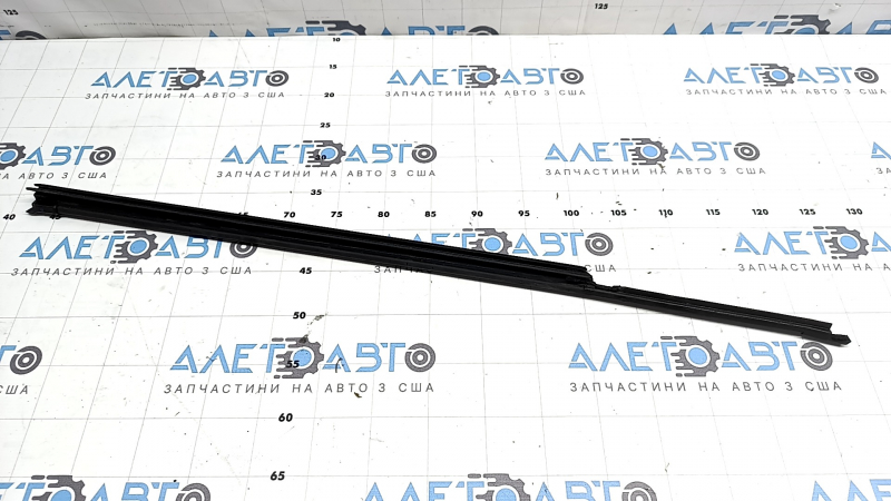Inner glass seal for the rear right door of a Hyundai Santa Fe 24-26