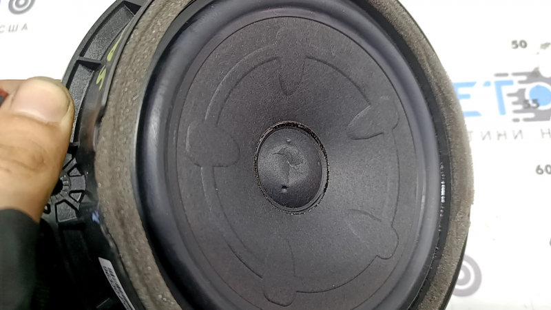 The rear right door speaker of the Hyundai Santa Fe 24-26 is dented.