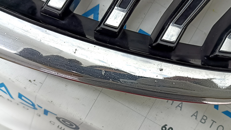 Volvo XC60 22-23 chrome radiator grille with badge, under the camera, bumps, broken mount, crack in the emblem