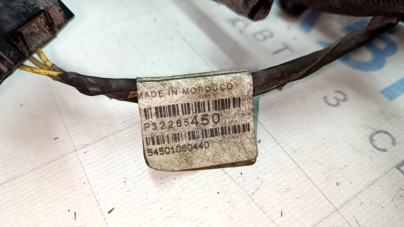 Right electric handbrake and ABS sensor wiring for a Volvo XC60 22-26