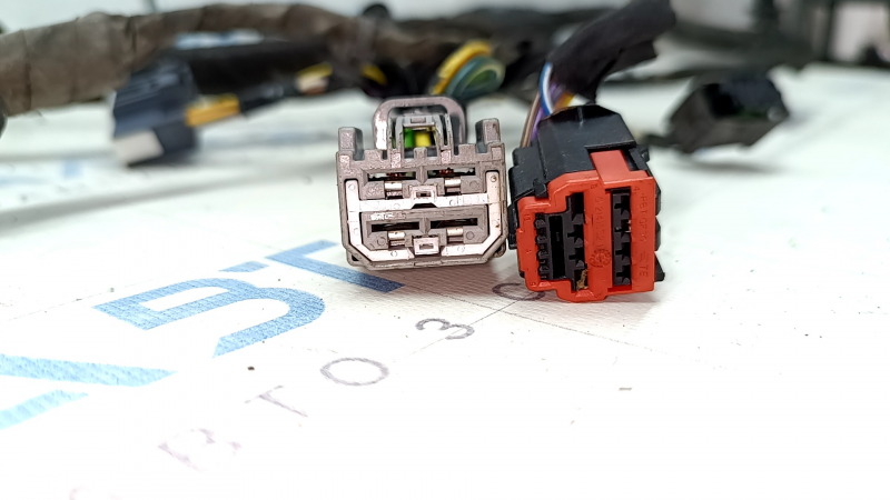 Right electric handbrake and ABS sensor wiring for a Volvo XC60 22-26