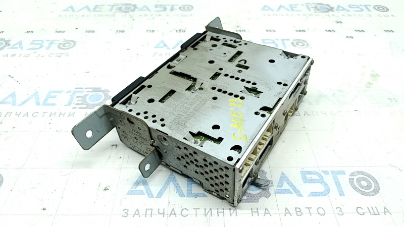 Kia Sportage 23-25 head unit for navigation, covered in soot