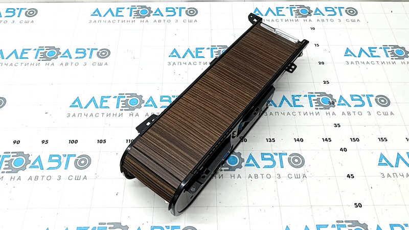 Volvo XC60 18-26 center console cup holders in Linear Lime wood with chrome, for wireless charging