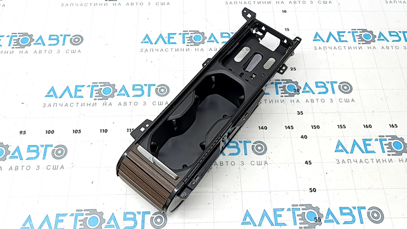 Volvo XC60 18-26 center console cup holders in Linear Lime wood with chrome, for wireless charging