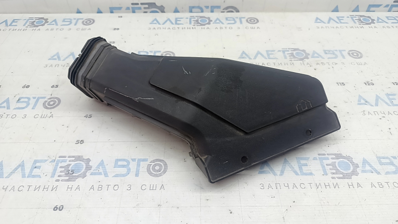 Air duct from the air intake of the Hyundai Santa Fe 24-26 HEV