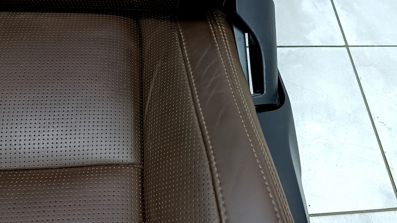 Volvo XC60 22-26 driver's seat with airbag, electric, heated, ventilated, brown Nappa leather with perforation and knee support, wrinkled