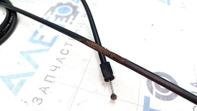 The insulation on the front hood release cable of a Volvo XC90 16-26 has dried out.